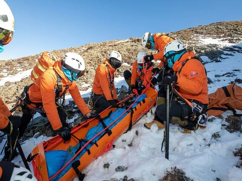 迪庆消防 | 组织开展高海拔雪山救援实战拉动演练